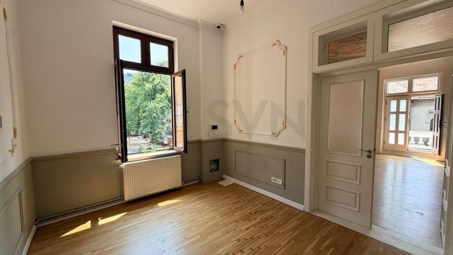 Casă cu 5 camere cu Teren 50 Mp în Unirii
