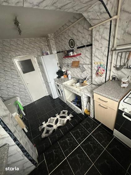 Apartament cu 3 camere semidecomandat în Giulești