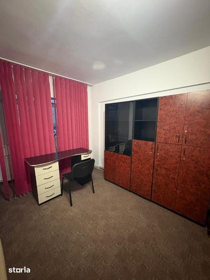 2 cam d 54 mp zona podul de fier la strada etaj 1/4 renovat 450 eur - 2
