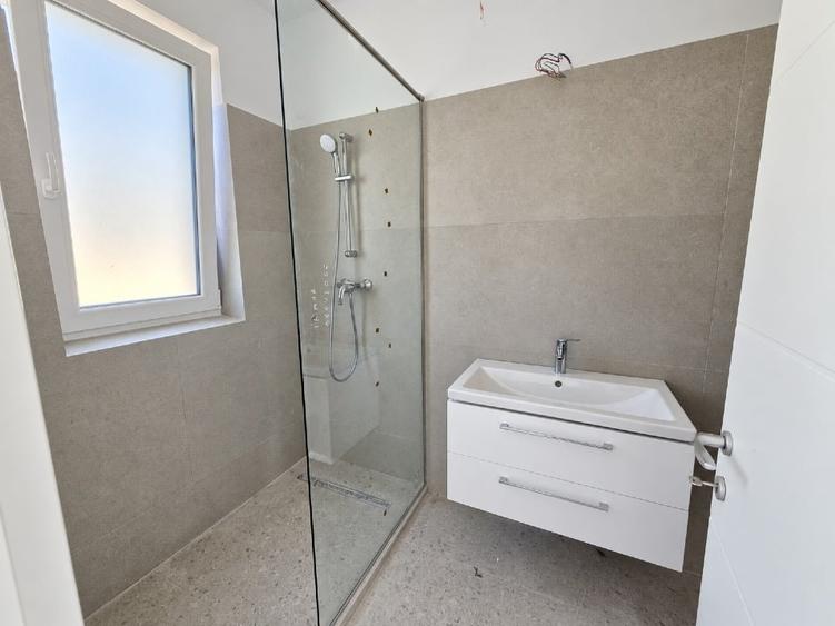 Apartament cu 3 camere decomandat în Colentina