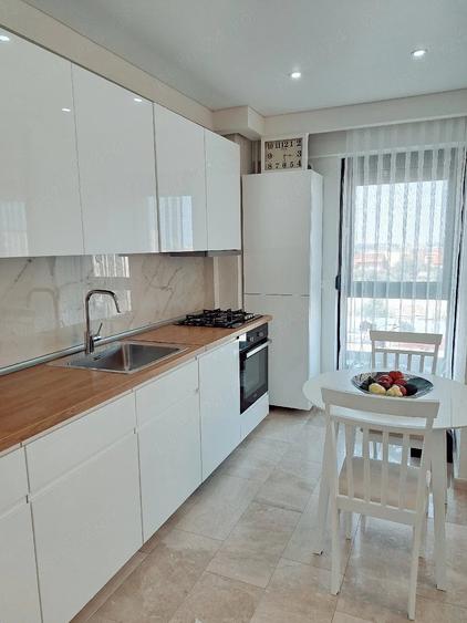 Apartament cu 3 camere decomandat în Tomis Plus