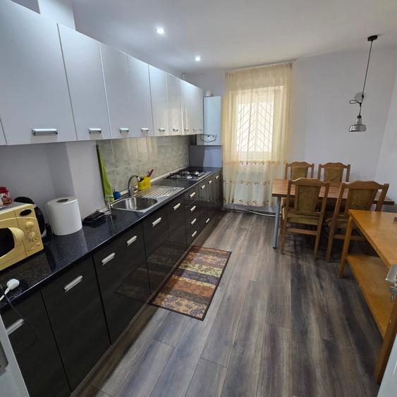 Apartament cu 3 camere decomandat, mobilat în Zimbru