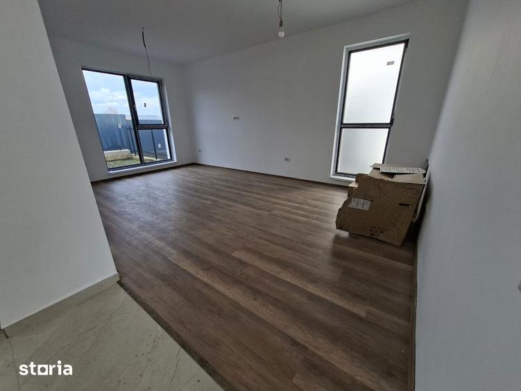 Casă cu 5 camere cu Teren 250 Mp în Micești