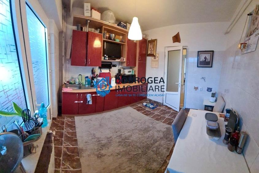 Apartament cu 3 camere decomandat în Babadag