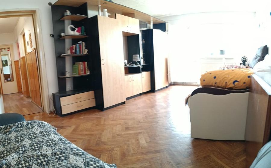 Apartament cu 3 camere decomandat în Craiter