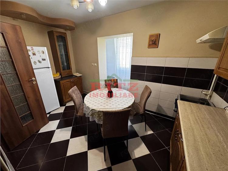Apartament cu 3 camere semidecomandat în Ultracentral