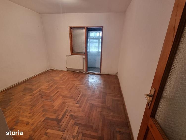 Apartament cu 3 camere decomandat în Ștefan cel Mare