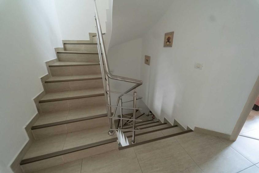 Casă cu 4 camere în Central