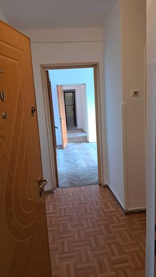 Apartament cu 3 camere semidecomandat în Nord