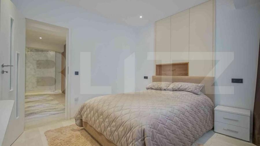 Apartament cu 4 camere decomandat în Tractorul