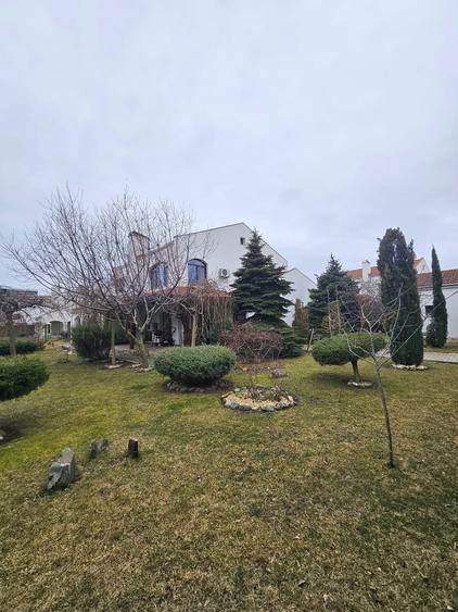 Casă cu 5 camere cu Canalizare în Est
