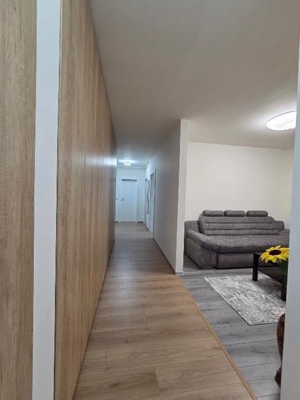 Apartament cu 3 camere decomandat, mobilat în Aradului