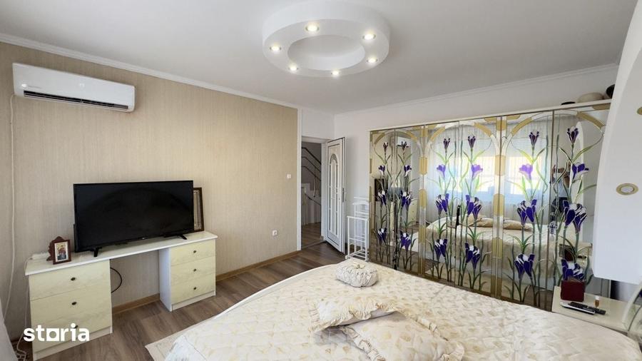 Casă cu 5 camere cu Teren 1010 Mp în Central