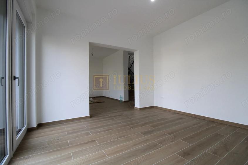 Casă cu 5 camere cu Canalizare în Lunei