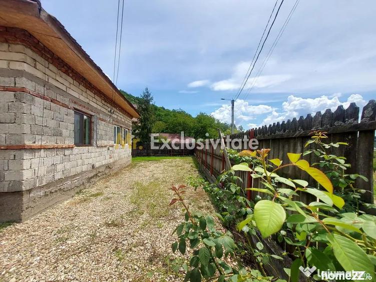 Casă cu 4 camere cu Teren 405 Mp în Bascov