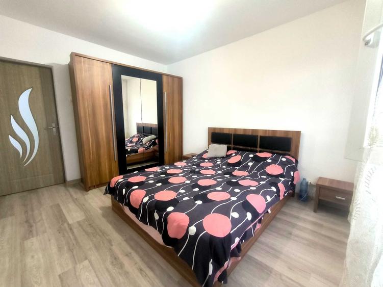 Apartament cu 3 camere semidecomandat în Central
