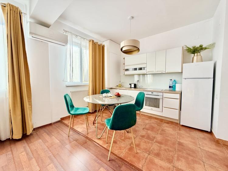 Apartament cu 3 camere, mobilat în Bălcescu