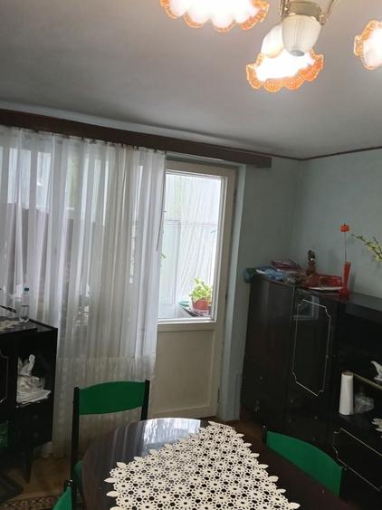 Apartament cu 3 camere decomandat în Humulești