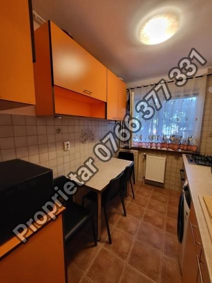 Apartament cu 3 camere semidecomandat, mobilat în Titan
