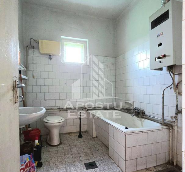 Casă cu 2 camere cu Canalizare în Central