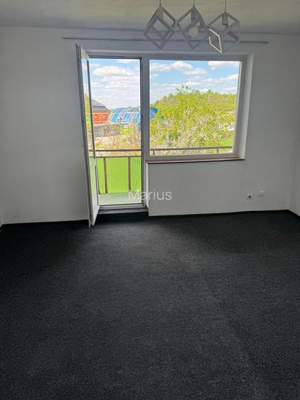 Proprietar vand apartament In loc Stei