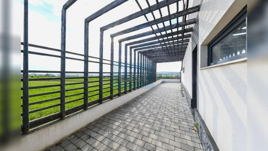 Casă cu 4 camere cu Canalizare în Jucu de Sus