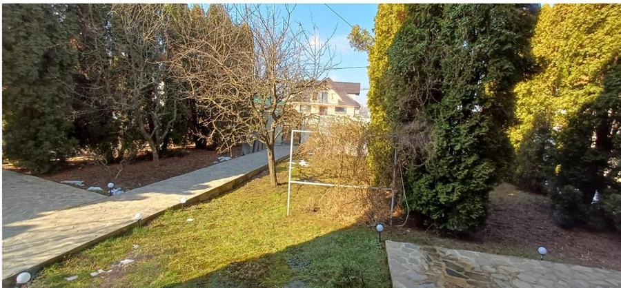 Apartament 4 camere cu curte proprie,la casa - 1