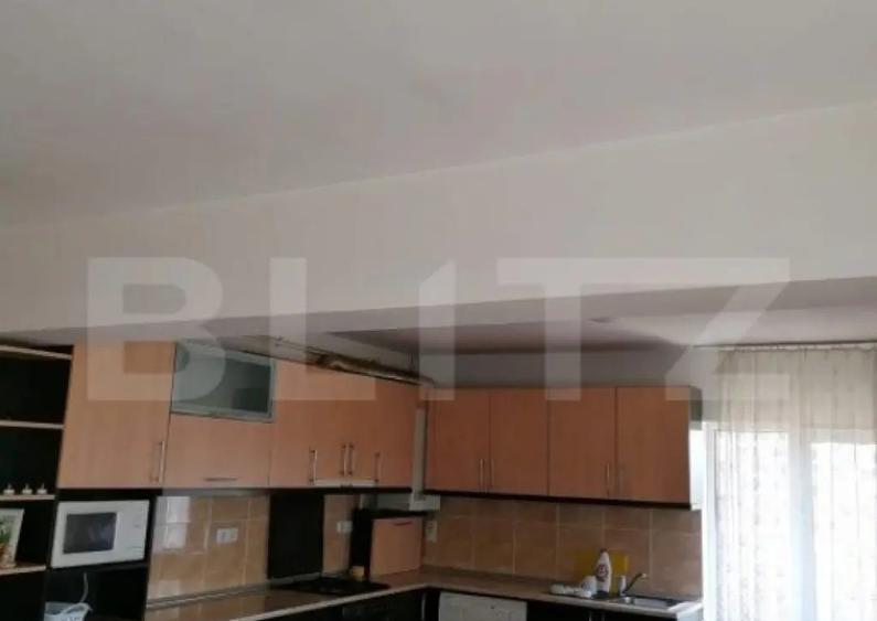 Apartament spatios de vanzare, 5 camere, 93 mp, zona Hotel D - 12