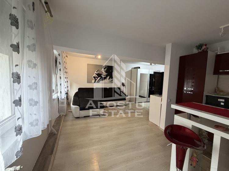 Apartament 1 cameră, 37 mp , Central -Piața  700 - 2