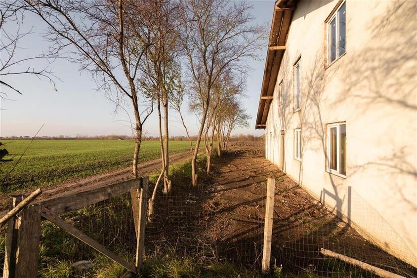 RECO casa Inand la rosu cu teren imens - 27