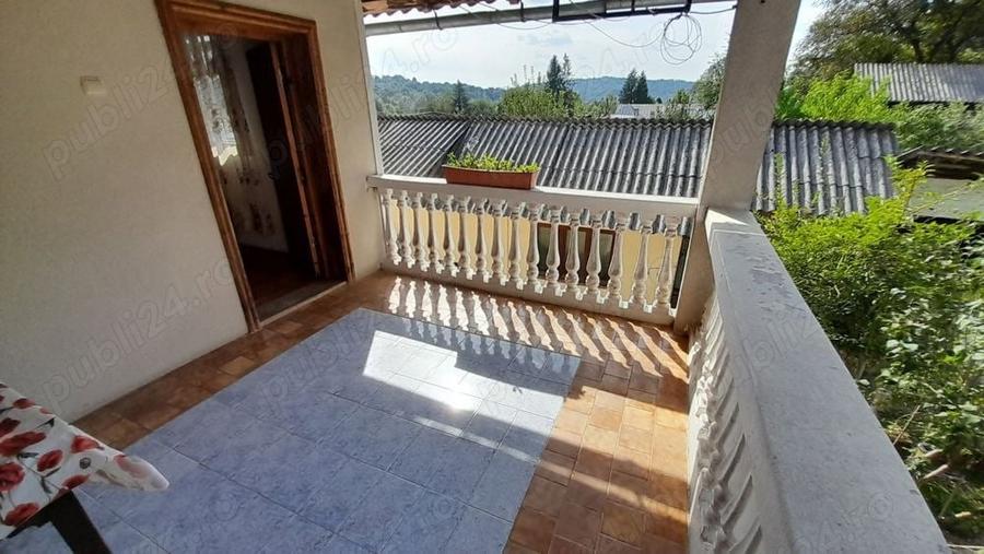 Bezdead doua case pe acela?i teren in centrul ora?ului - 1