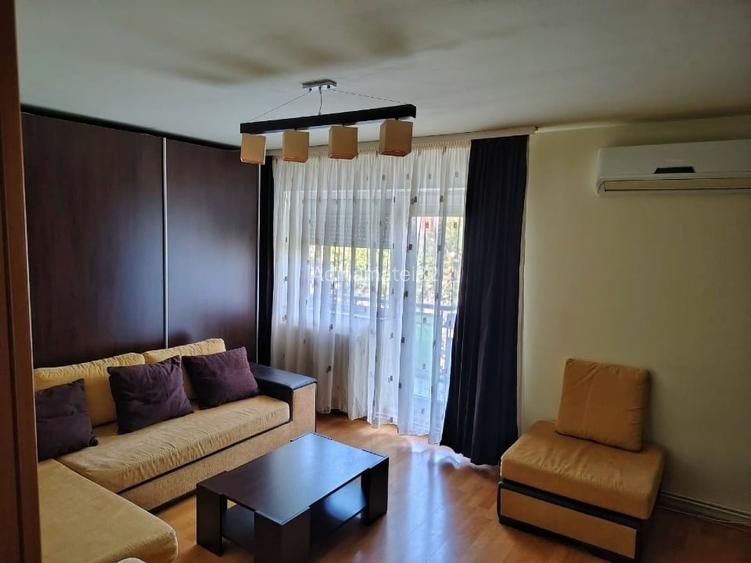 Proprietar, vand apartament cu 3 camere in zona Lipovei