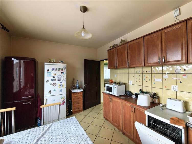 Casa cu 4 camere 2 bai curte spatioasa de inchiriat - 4