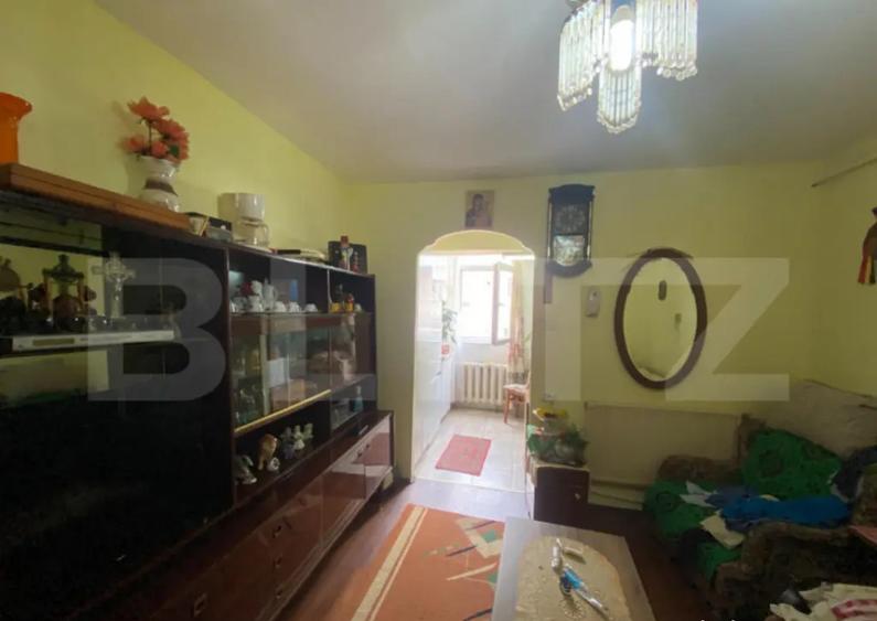 Garsoniera situata la etajul 3, zona Cetate - 3