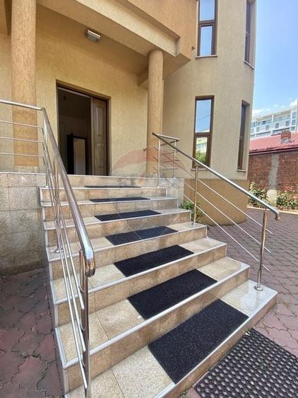 Casa / Vila cu 8 camere de inchiriat in zona Aviatiei - 1