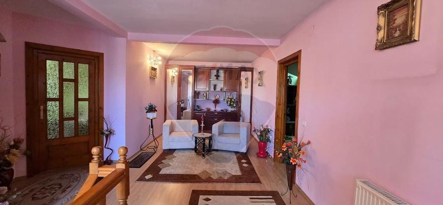 Casă cu etaj deosebită în Chișineu-Criș – un cămin creat cu suflet - 2