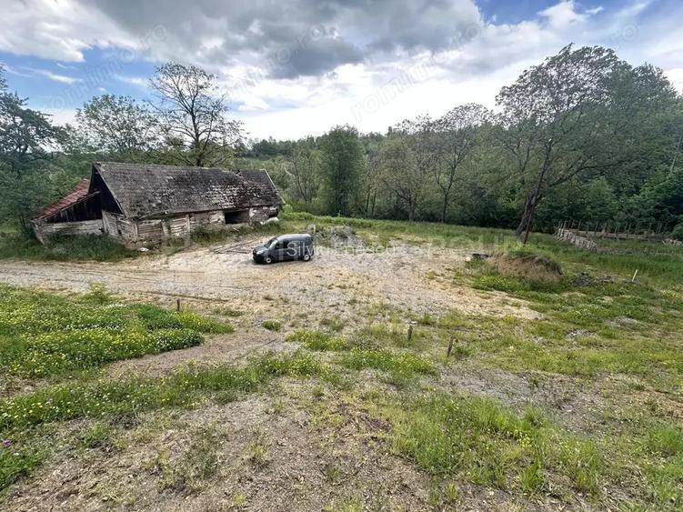 Teren intravilan 3054mp cu utilitati+constructie pe teren, langa vila Bran Teren intravilan 3054mp cu utilitati+constructie pe teren, langa vila Bran
