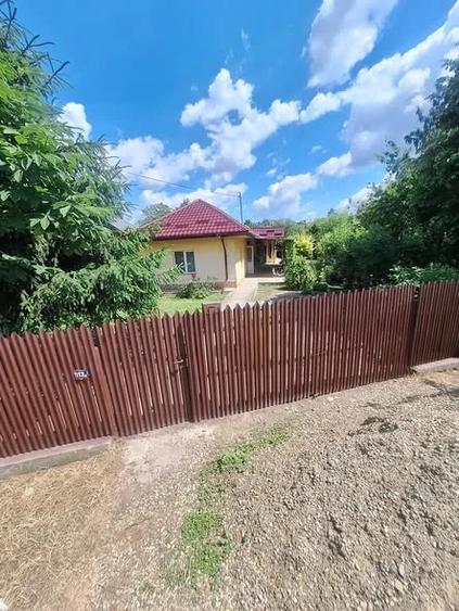Vand casa in husi - 1
