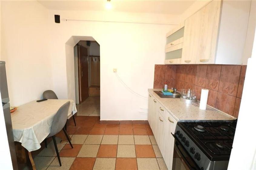 Apartament 3 camere, decomandat, centrala proprie, zona Girocului - 2
