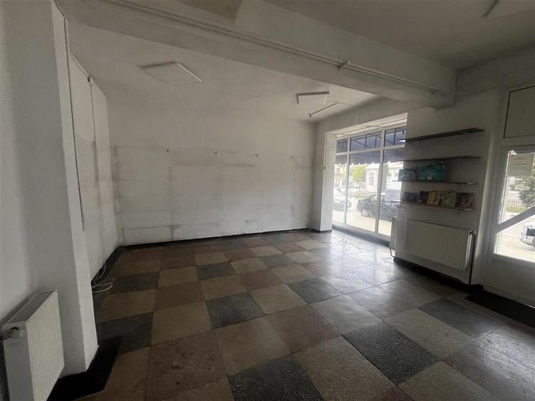 Spatiu comercial de 120 mp in Plopeni, zona cu vad . - 4