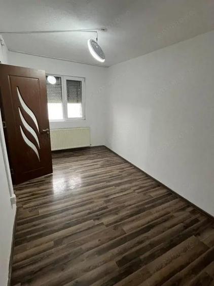 Oferim spre vanzare apartament recent renovat 2 camere-Zona Aleea Narciselor - 4