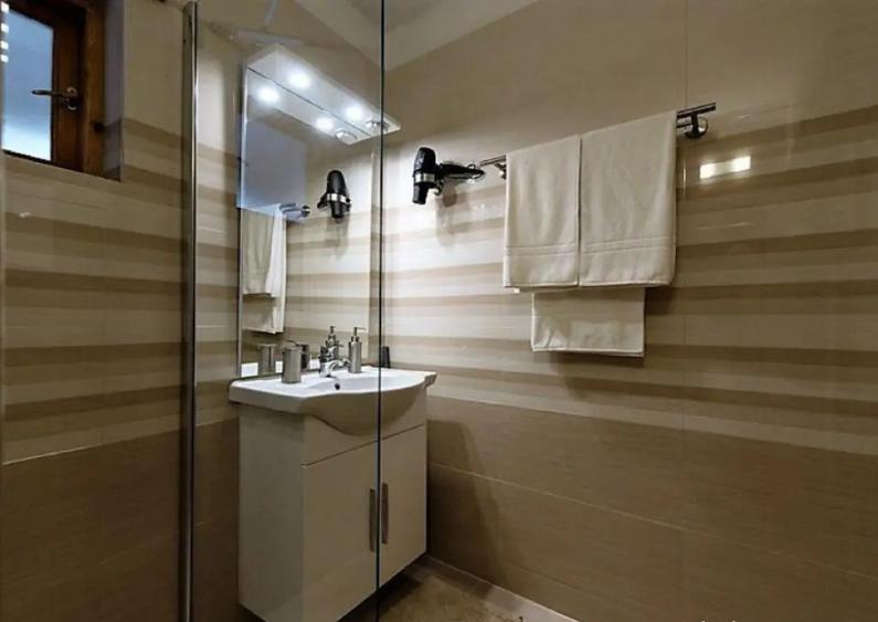 Apartament cu patru camere Busteni - 1