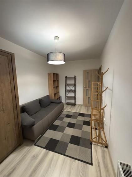 Apartament cu 3 camere semidecomandat, mobilat în Turnișor