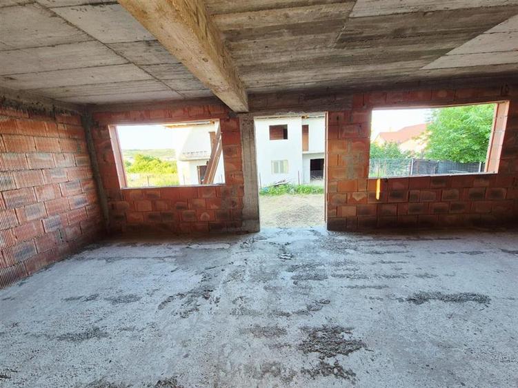 Casa de vanzare cu priveliste frumoasa - 6