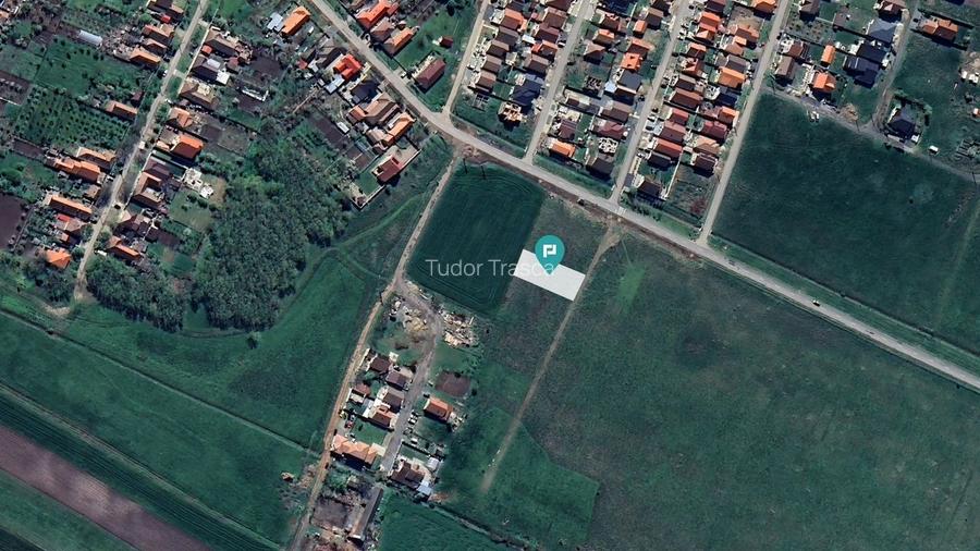 Loc de casa de 494 mp în Livada