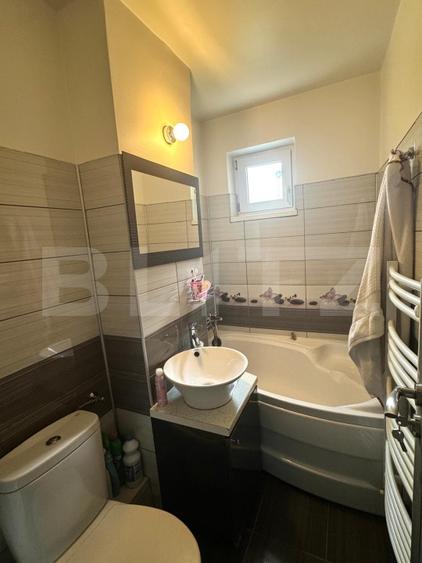 Apartament de vanzare, cu 3 camere decomandat, 60 mp, zona Astra - 5