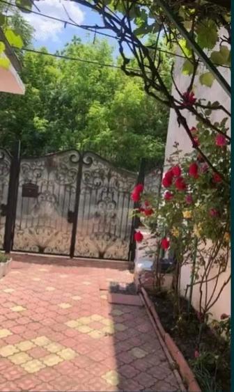 Proprietar vand casa cu garaj, singur in curte, langa metrou, fix in intersectia Piata Muncii - 4