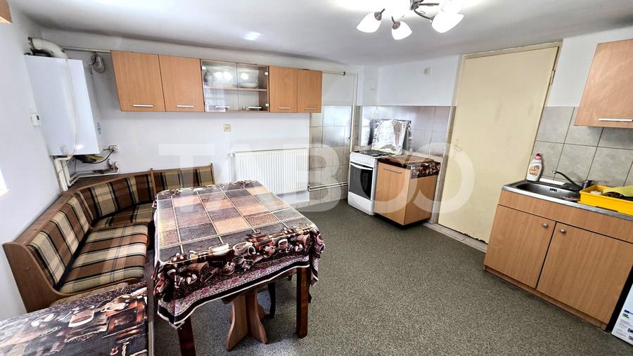 Casa individuala de vanzare 3 camere 2 bai si garaj Piata Cluj - 12