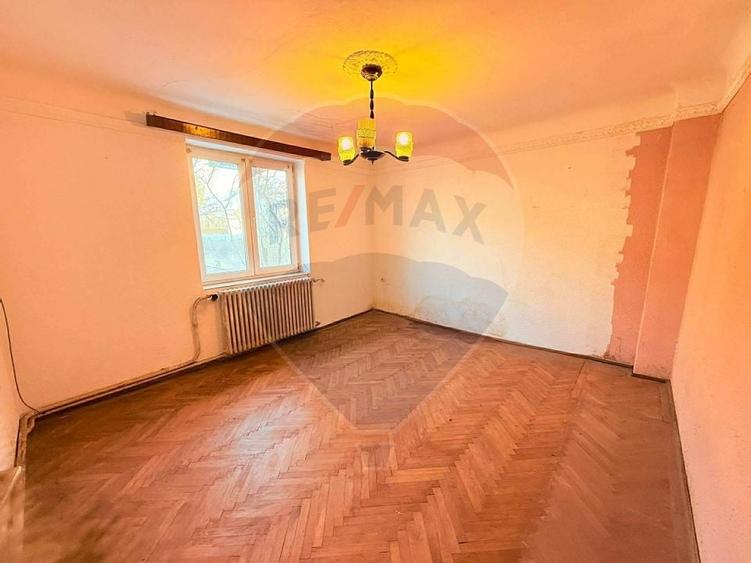 Casă de vanzare cu curte | 4 camere | Zona Gorjului | Teren generos - 7