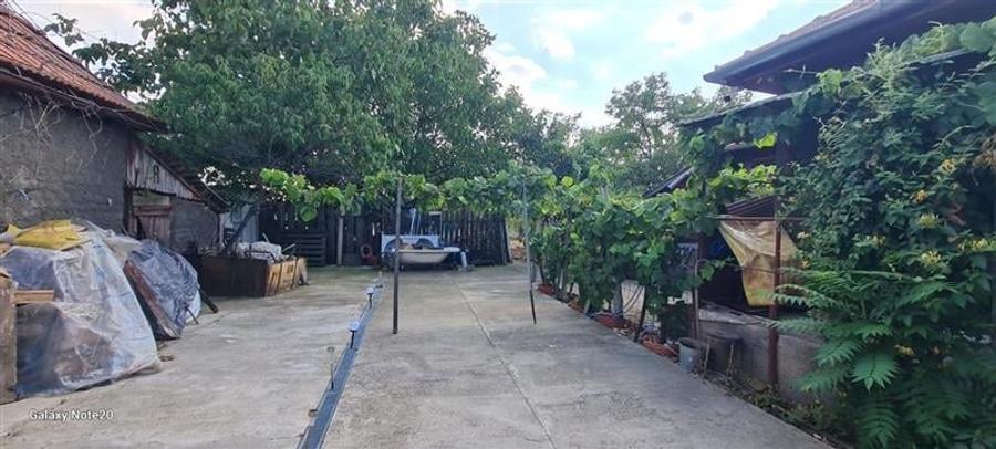 CASA PE COLT IN SIRIA CU TEREN MARE - 3